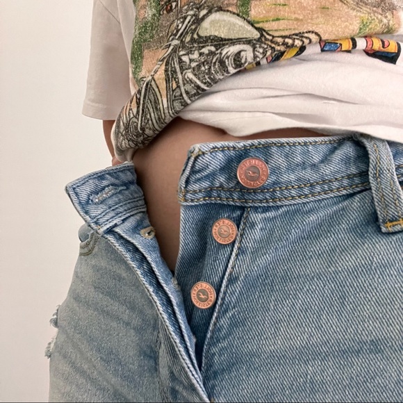 Hollister High Rise Mom Shorts 3” - Picture 4 of 4